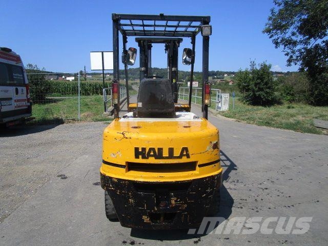 Halla HDF30 - Triplex-Freihub 4,80m - 3 Ton. Hubkraft Diesel Stapler