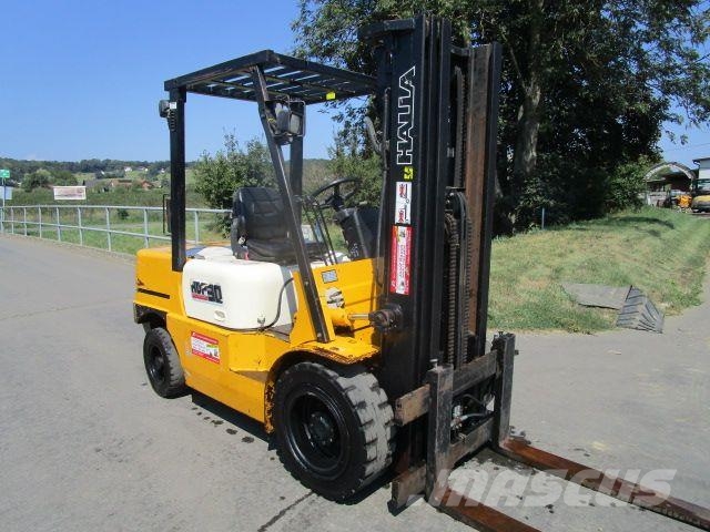 Halla HDF30 - Triplex-Freihub 4,80m - 3 Ton. Hubkraft Diesel Stapler