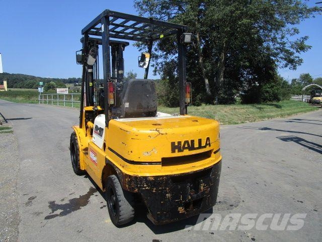 Halla HDF30 - Triplex-Freihub 4,80m - 3 Ton. Hubkraft Diesel Stapler