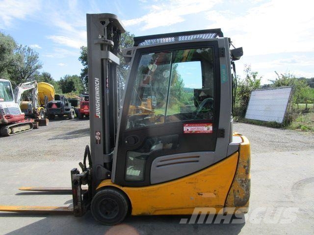 Jungheinrich EFG 220 Triplex-Freihub + Zinkenversteller + Seite Elektritõstukid