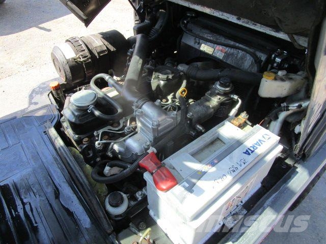 Nissan 3,2 Ton.-Triplex-FH 5,5m + Seitenschieber شاحنات الديزل