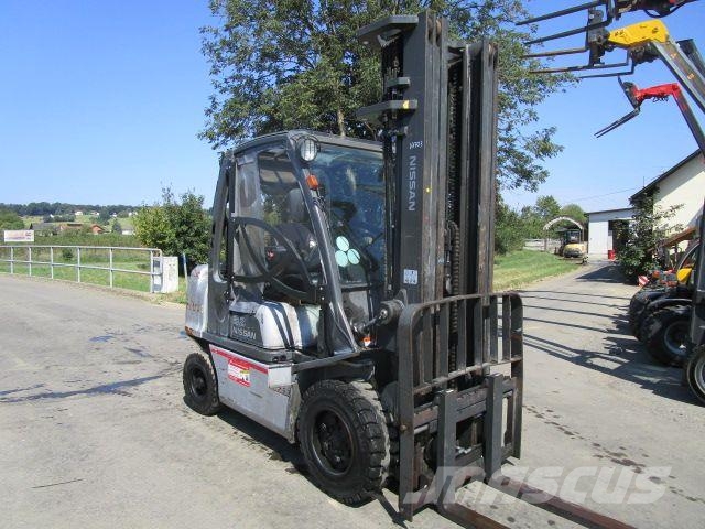 Nissan 3,2 Ton.-Triplex-FH 5,5m + Seitenschieber شاحنات الديزل