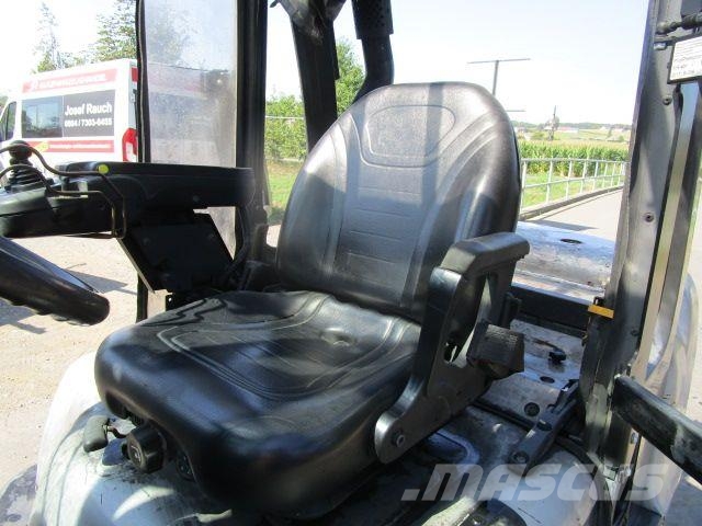 Nissan 3,2 Ton.-Triplex-FH 5,5m + Seitenschieber شاحنات الديزل
