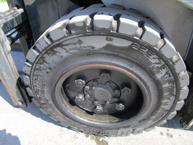 Nissan 3,2 Ton.-Triplex-FH 5,5m + Seitenschieber شاحنات الديزل