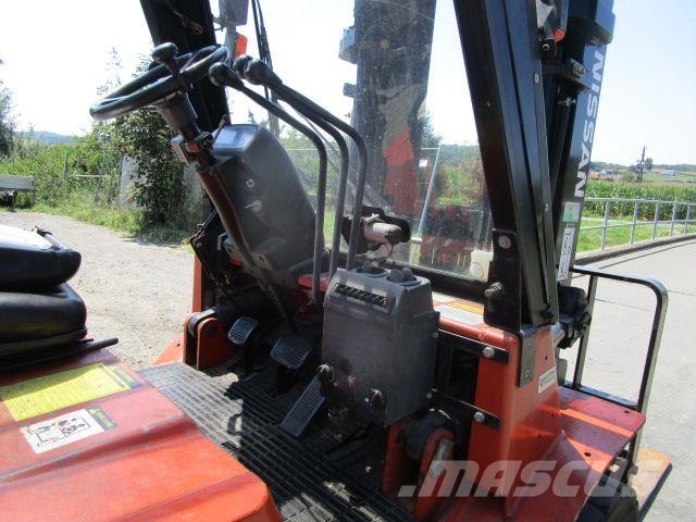 Nissan 4 Ton.-Triplex-FH 4,5m + Seitenschieber Diiseltõstukid