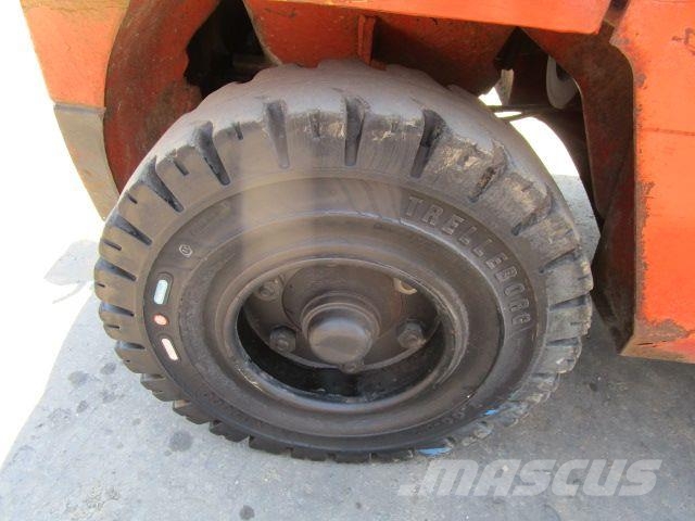 Nissan 4 Ton.-Triplex-FH 4,5m + Seitenschieber Diiseltõstukid