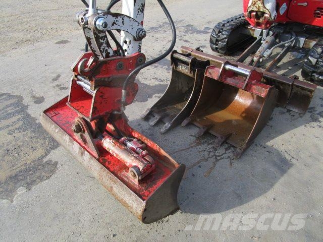 Takeuchi TB 216 - hydraulischer Schnellwechsler + 3 Löffel Minibagger < 7t
