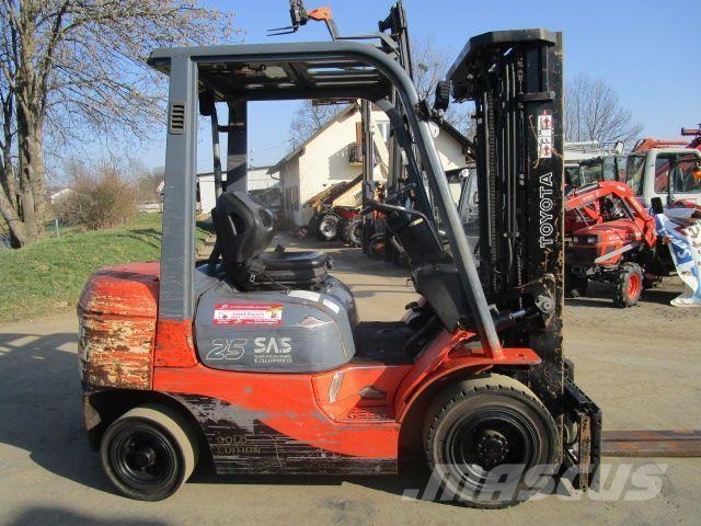 Toyota 2,5 Ton. - Triplex-Freihub 4,7m - Seitenschieber Diesel Stapler