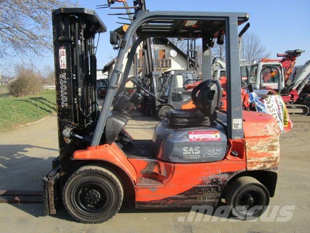 Toyota 2,5 Ton. - Triplex-Freihub 4,7m - Seitenschieber Diesel Stapler
