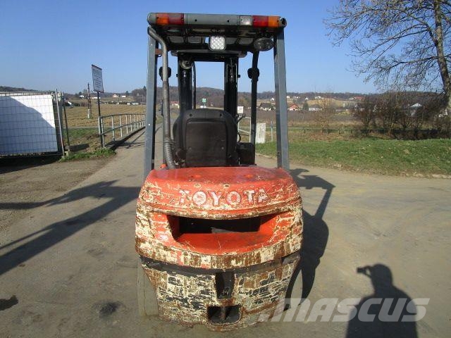 Toyota 2,5 Ton. - Triplex-Freihub 4,7m - Seitenschieber Diesel Stapler