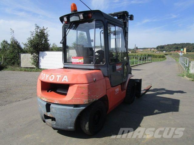 Toyota 3,5 Ton. - Zinkenversteller + Seitenschieber Empilhadores Diesel