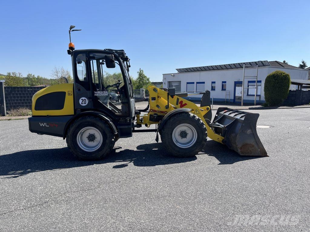 Wacker WL44 لوادر انزلاقية التوجيه