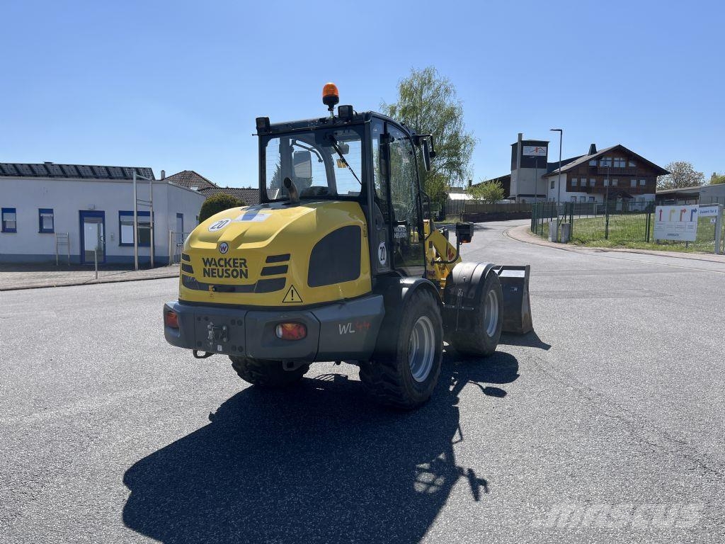 Wacker WL44 لوادر انزلاقية التوجيه