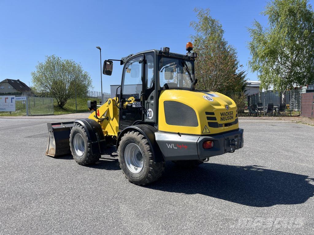 Wacker WL44 لوادر انزلاقية التوجيه