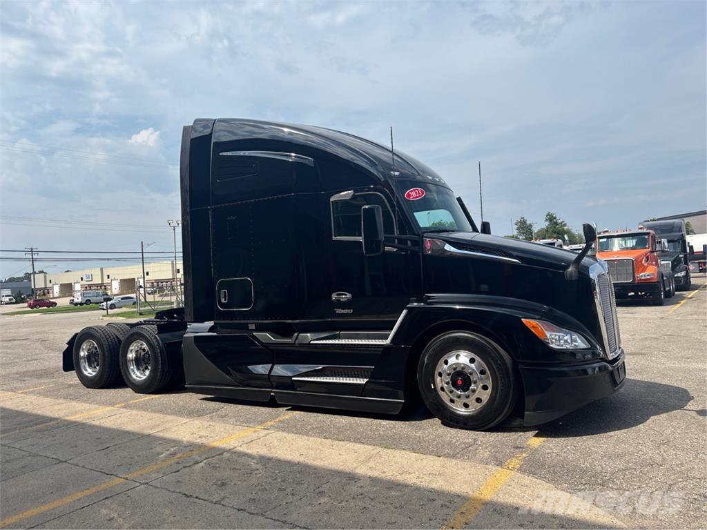 Kenworth T680 Vetopöytäautot