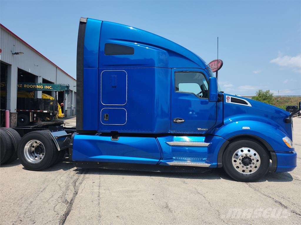 Kenworth T680 Vetopöytäautot
