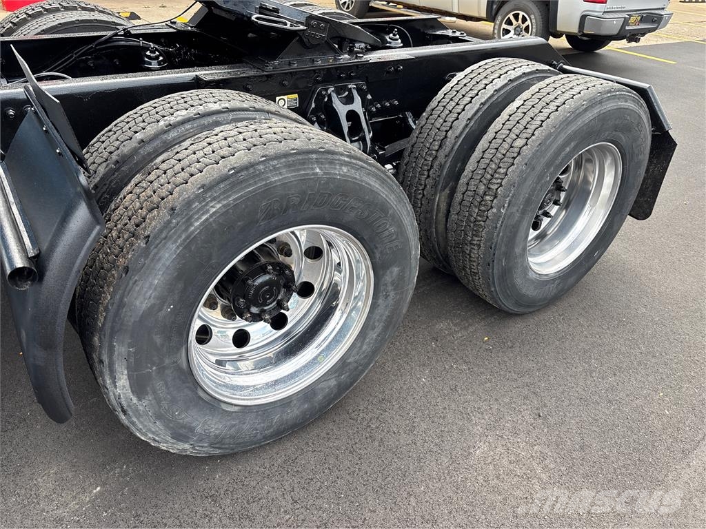 Kenworth T680 Naudoti vilkikai
