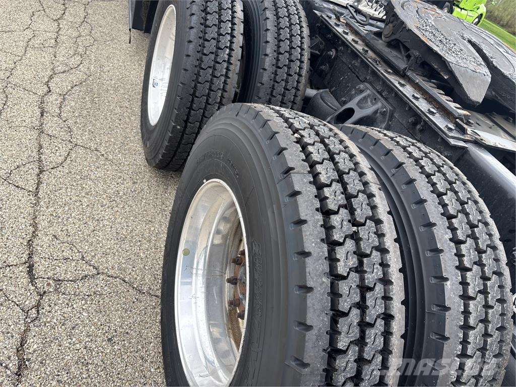Kenworth T680 Andere Fahrzeuge
