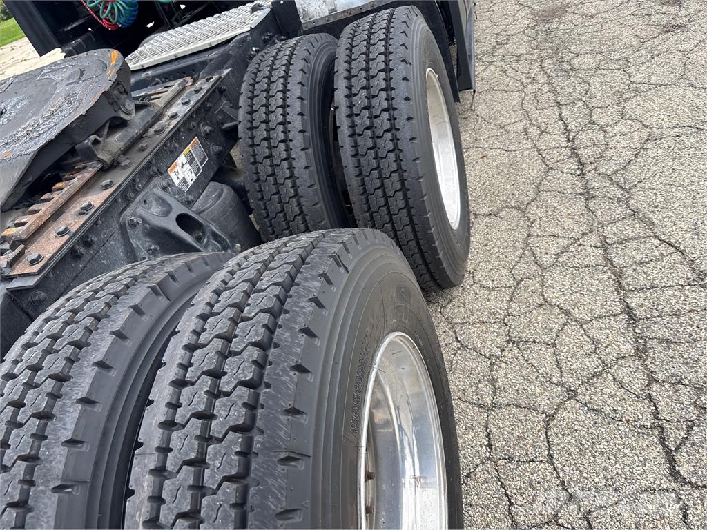 Kenworth T680 Andere Fahrzeuge