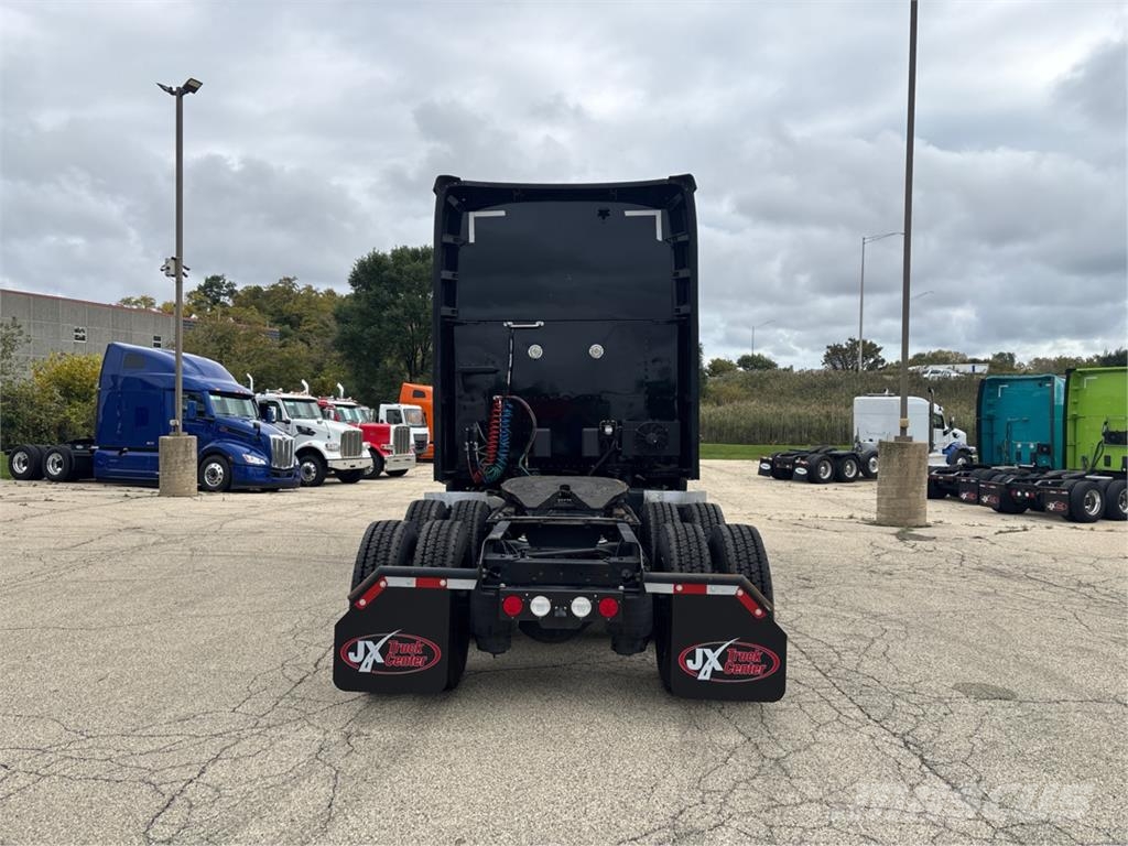 Kenworth T680 Andere Fahrzeuge