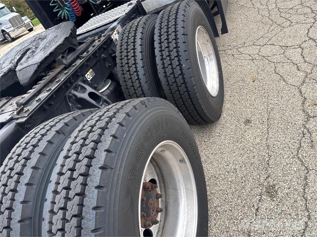 Kenworth T680 Andere Fahrzeuge