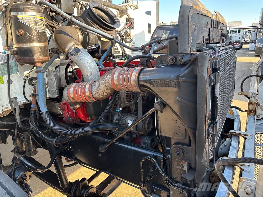 Peterbilt 337 Kastenaufbau