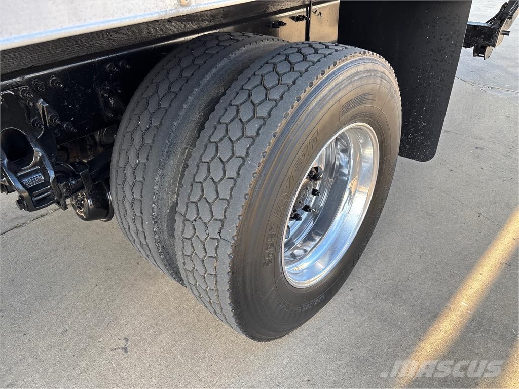 Peterbilt 337 Kastenaufbau