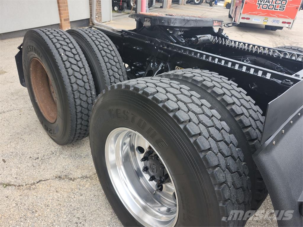 Peterbilt 567 Camiones tractor