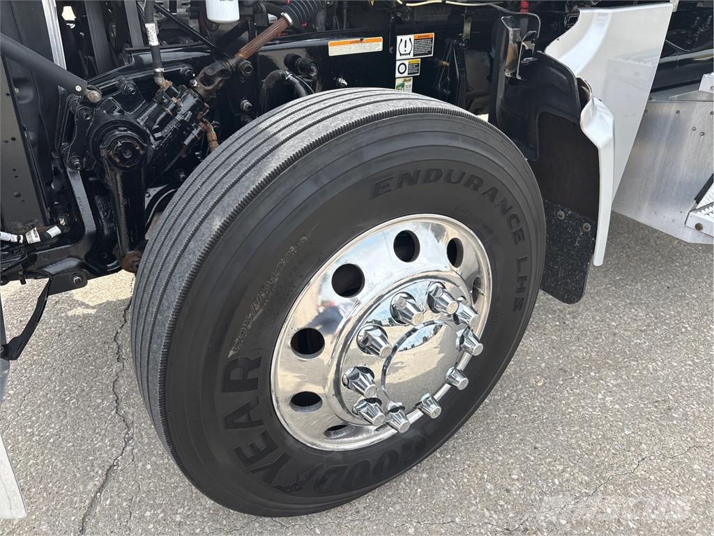 Peterbilt 567 Autotractoare