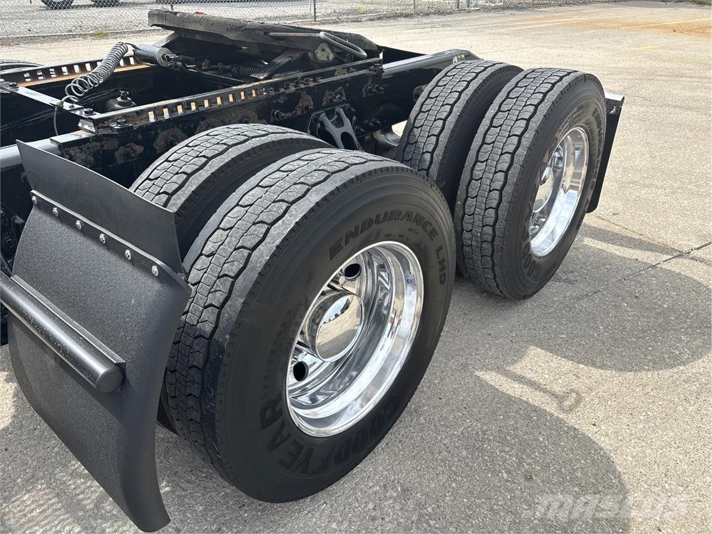 Peterbilt 567 Autotractoare