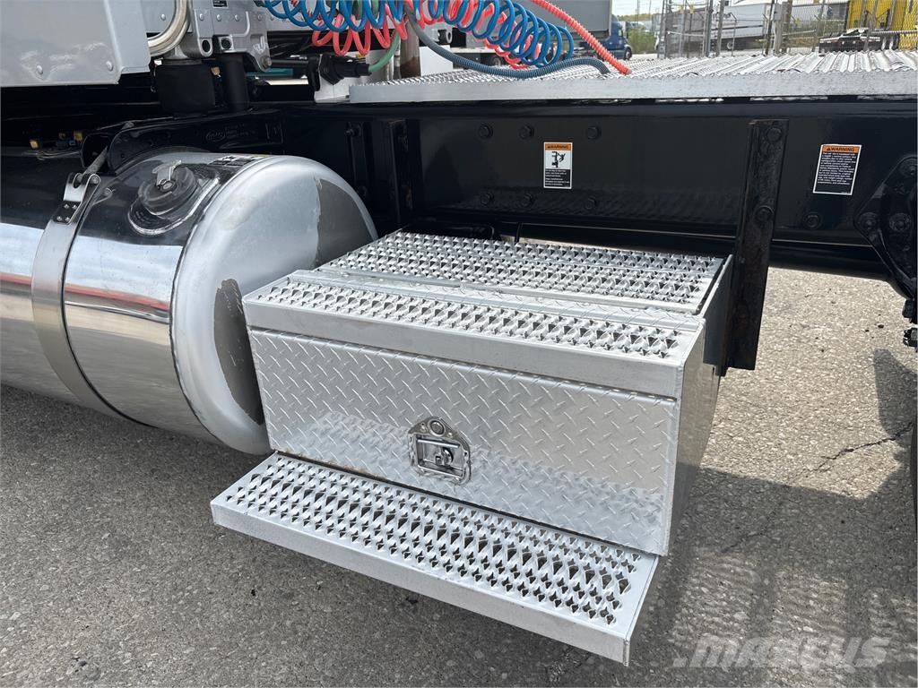 Peterbilt 567 Autotractoare