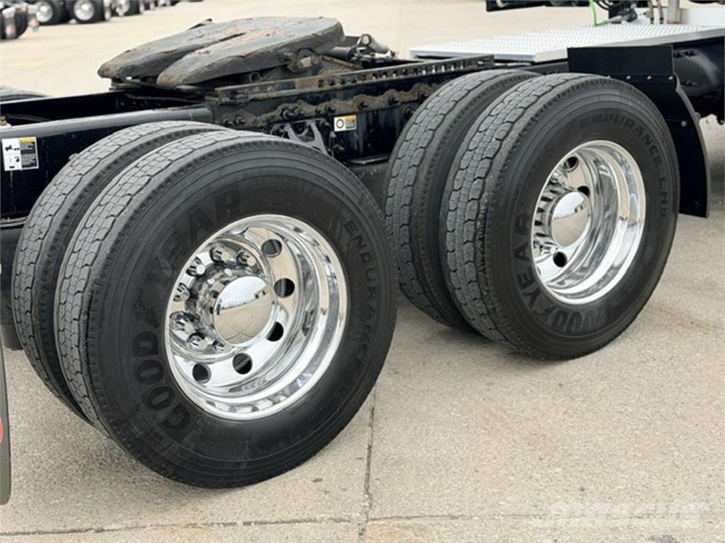 Peterbilt 567 Camiones tractor