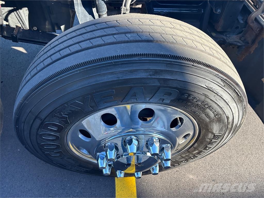 Peterbilt 567 曳引機組件