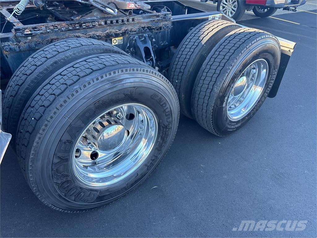 Peterbilt 567 曳引機組件
