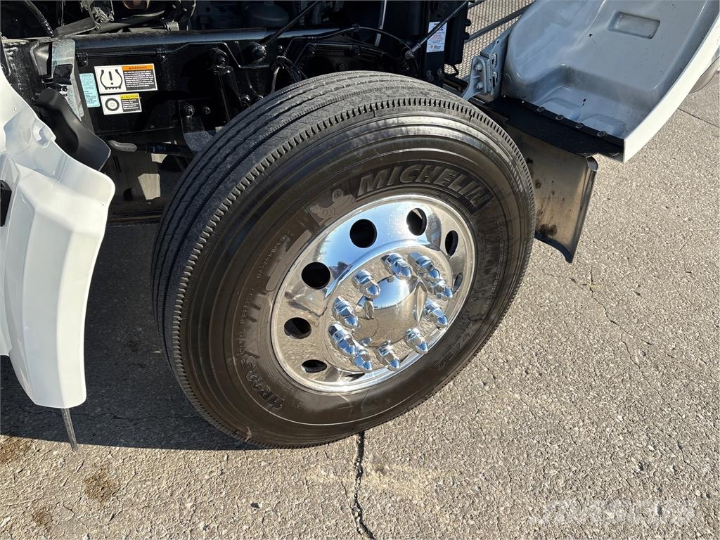 Peterbilt 567 وحدات الجر