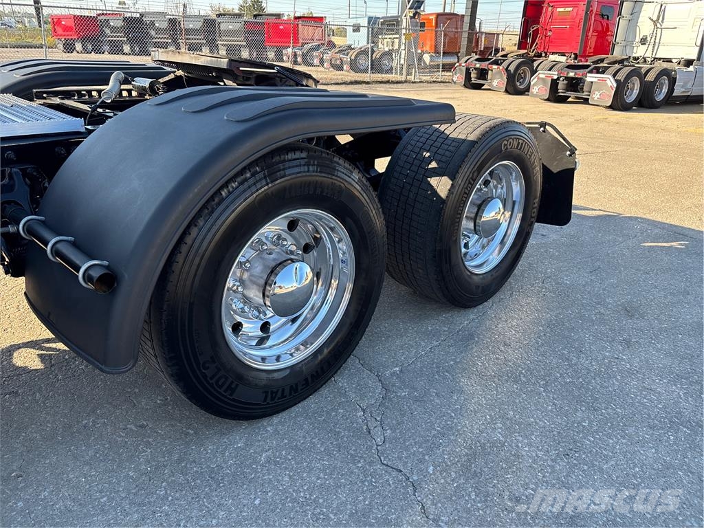 Peterbilt 567 وحدات الجر
