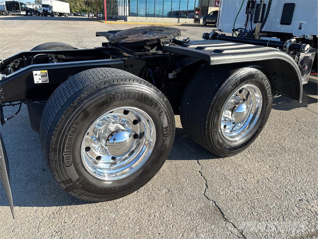 Peterbilt 567 وحدات الجر