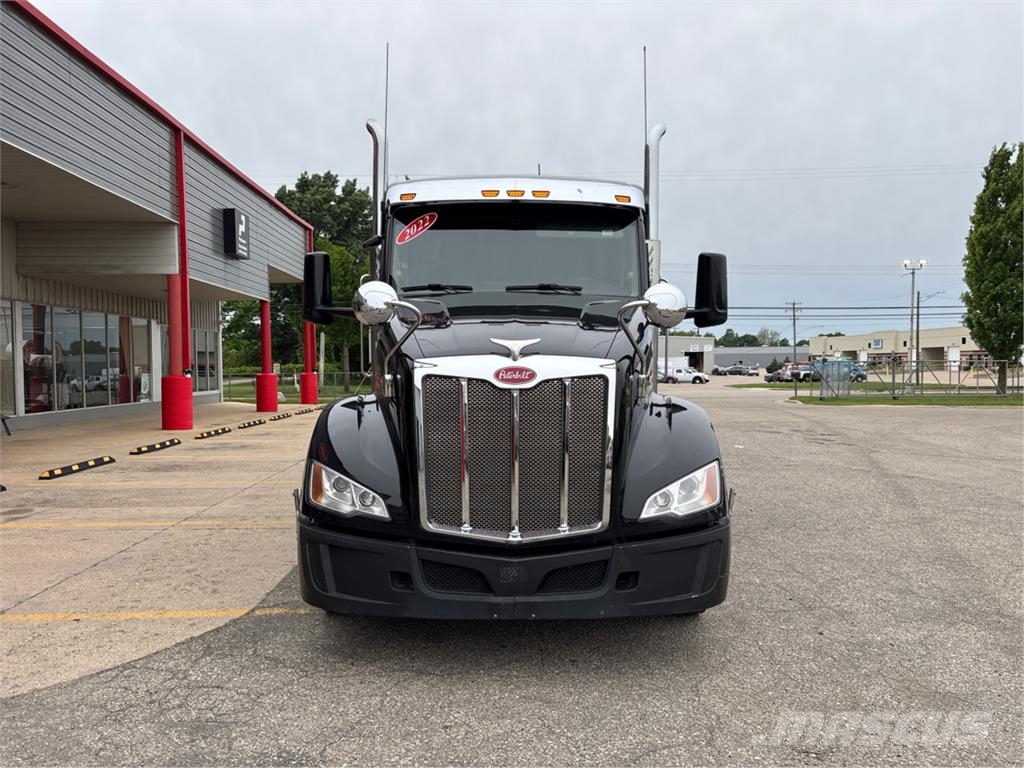 Peterbilt 579 Prime Movers