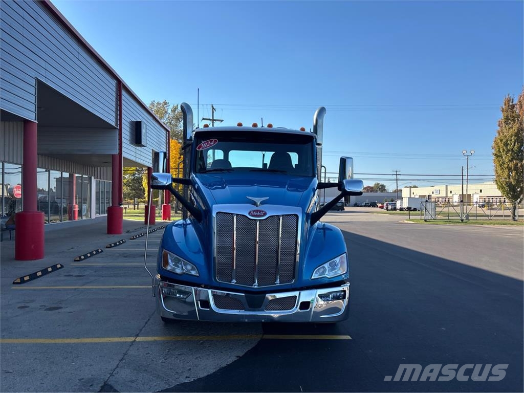 Peterbilt 579 Trekkers