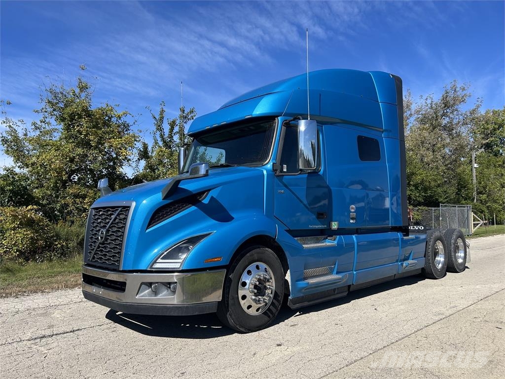 Volvo VNL64T740 Trekkers