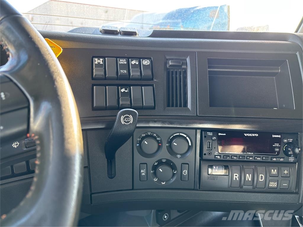 Volvo VNL64T740 Τράκτορες