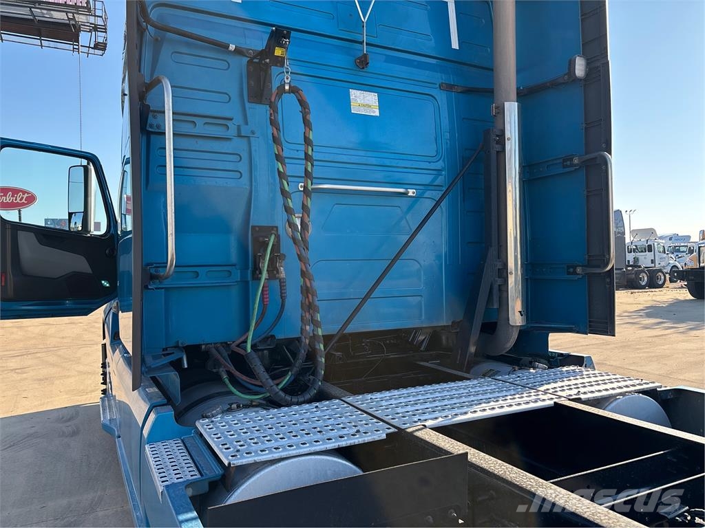 Volvo VNL64T740 Τράκτορες