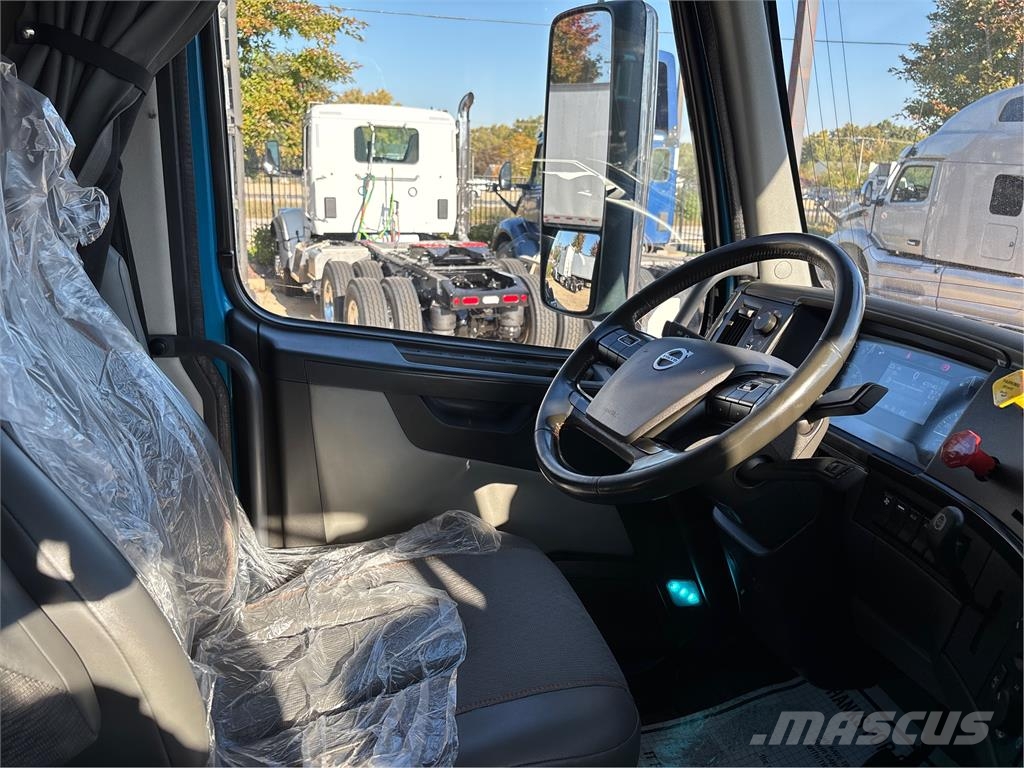 Volvo VNL64T740 Τράκτορες