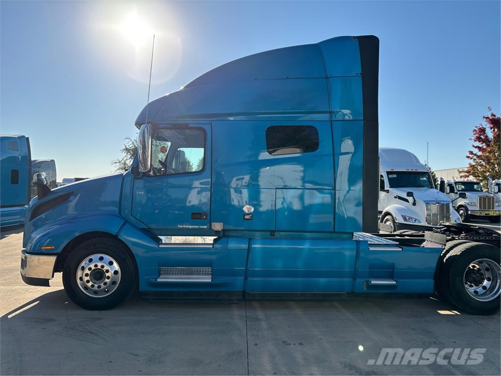 Volvo VNL64T740 Τράκτορες