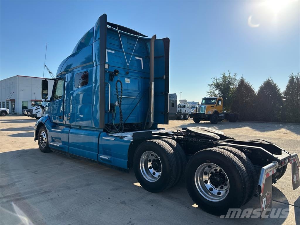 Volvo VNL64T740 Τράκτορες