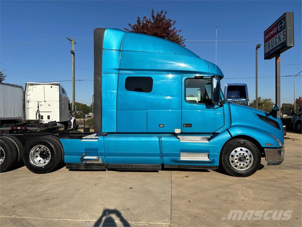Volvo VNL64T740 Τράκτορες
