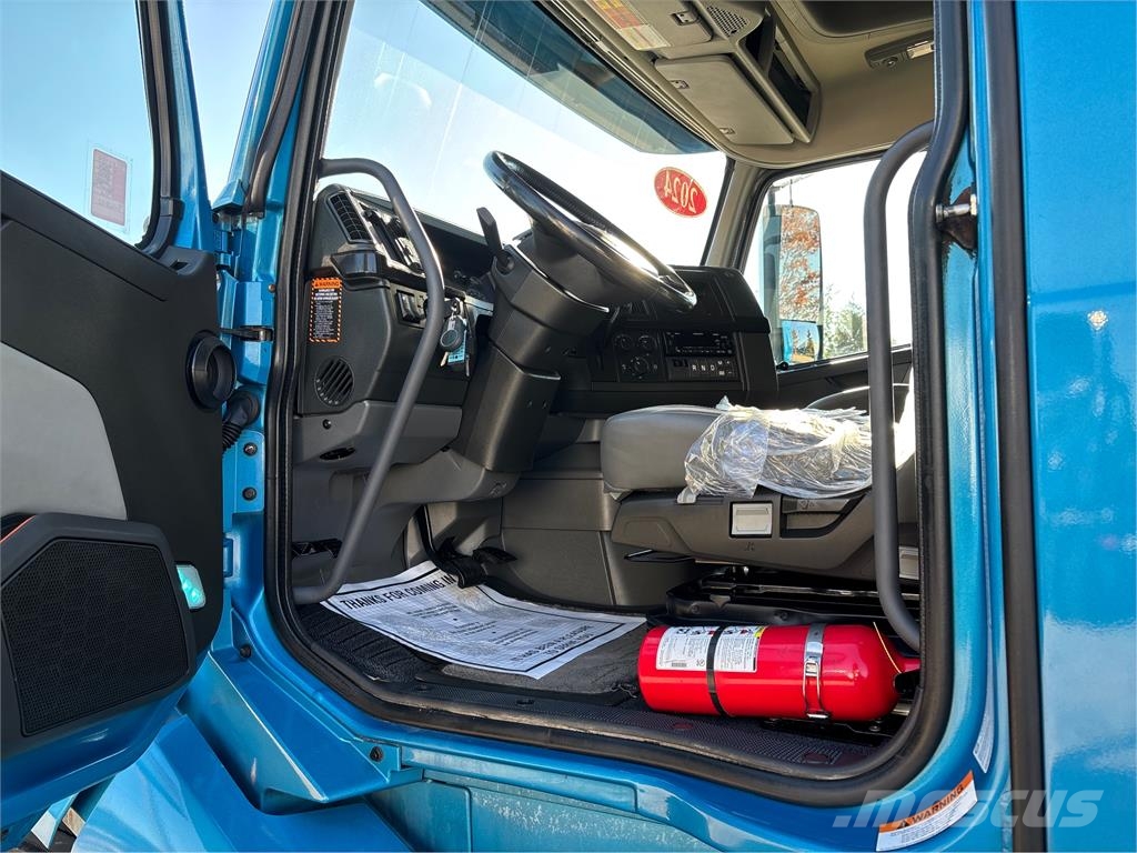 Volvo VNL64T740 Τράκτορες