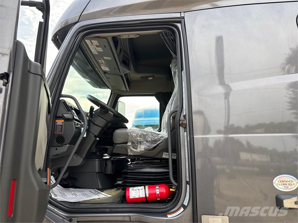 Volvo VNL64T740 Tractor Units