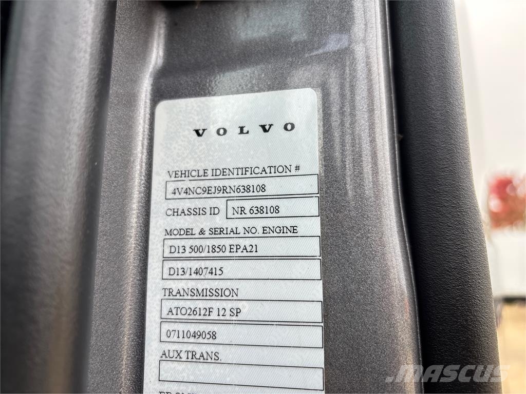 Volvo VNL64T740 Tractor Units