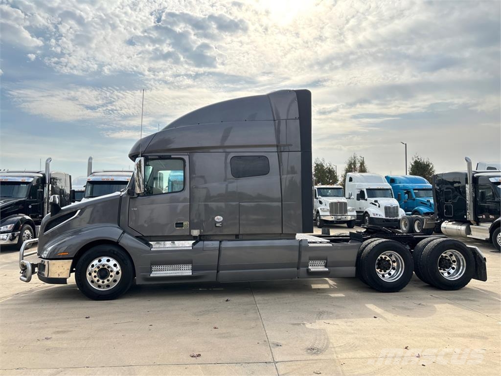 Volvo VNL64T740 Tractor Units